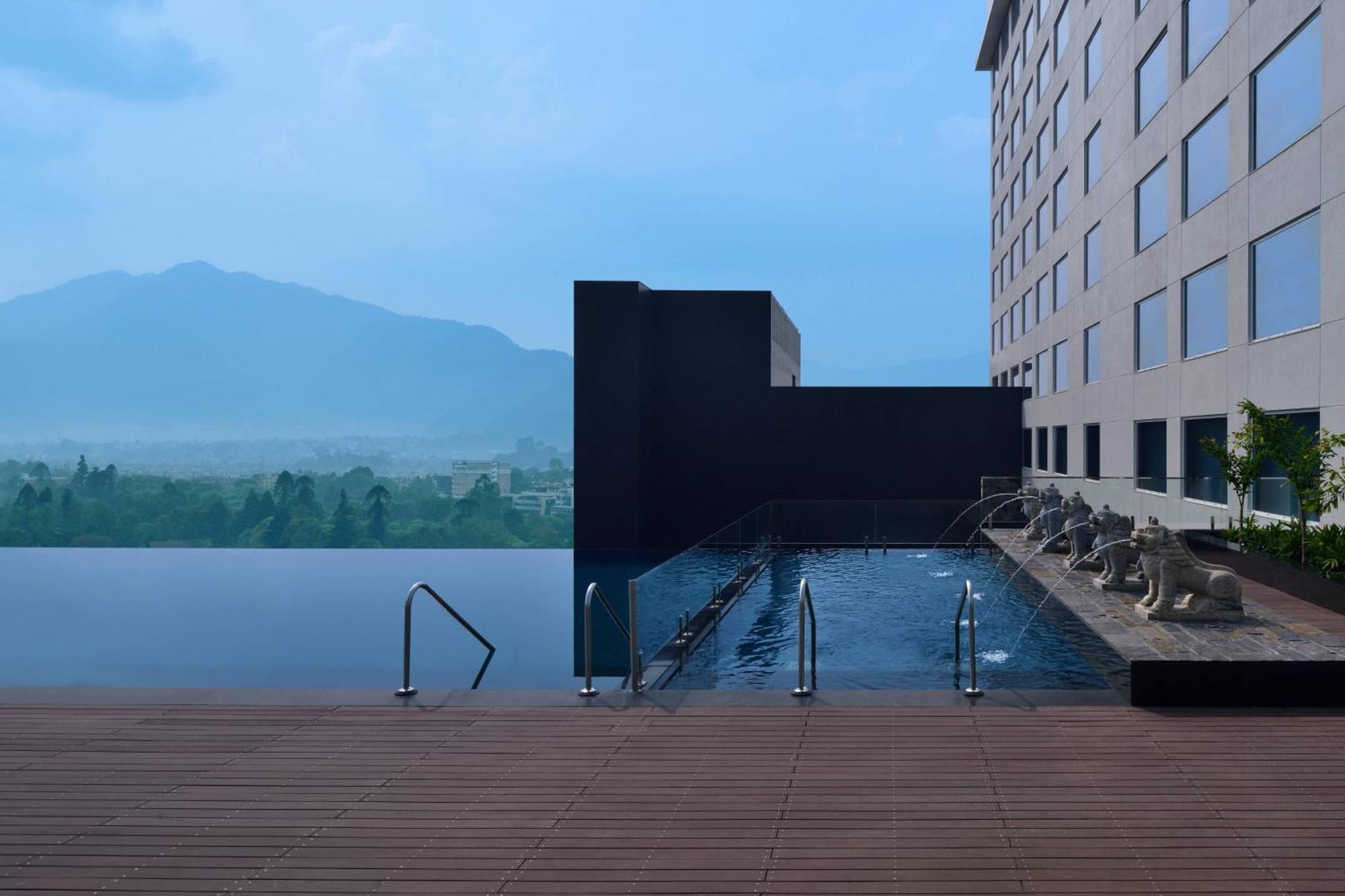 Kathmandu Marriott Hotel Exterior foto